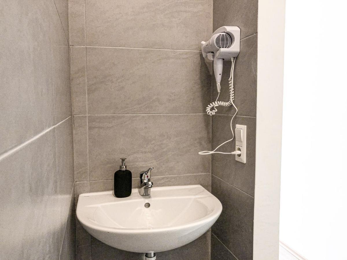 Vibrant 3br Near Akh Hospital - Perfect For Groups Appartamento Vienna