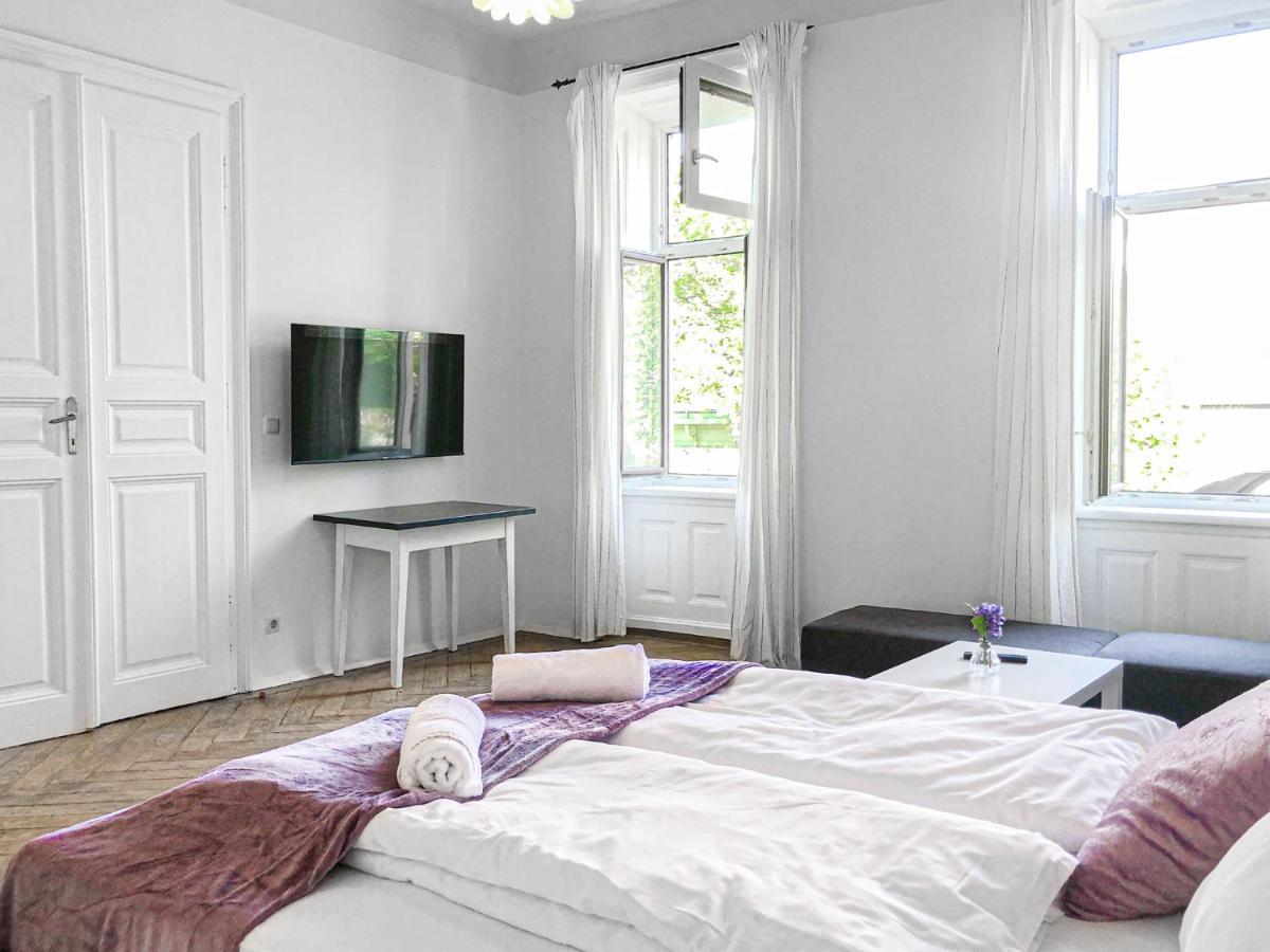 Vibrant 3br Near Akh Hospital - Perfect For Groups