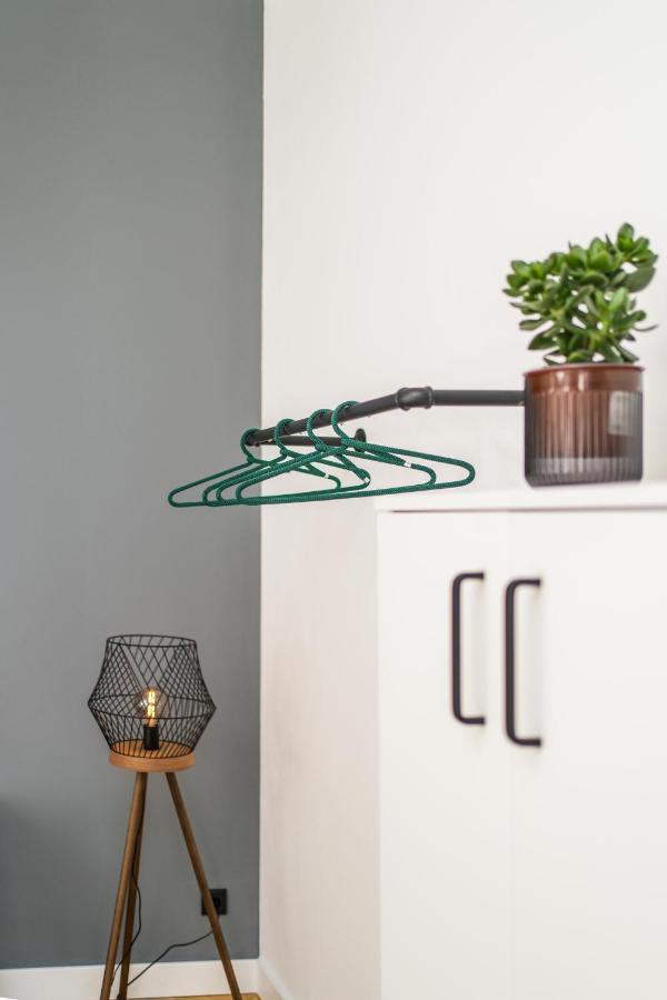 Myflat - Bright Near Station Apartment Vienna