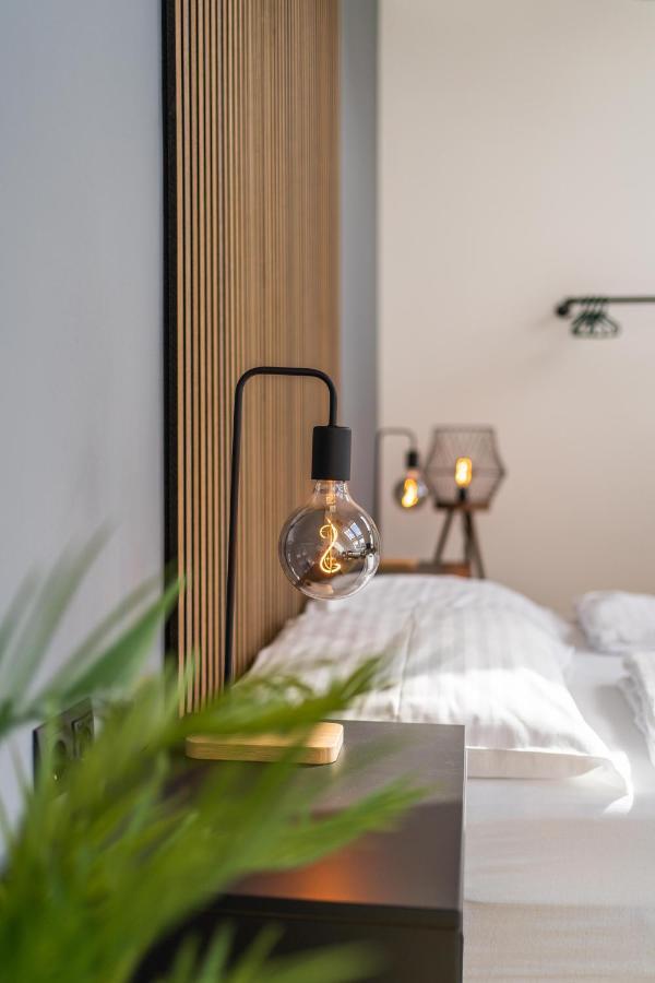 Myflat - Bright Near Station Apartment *
