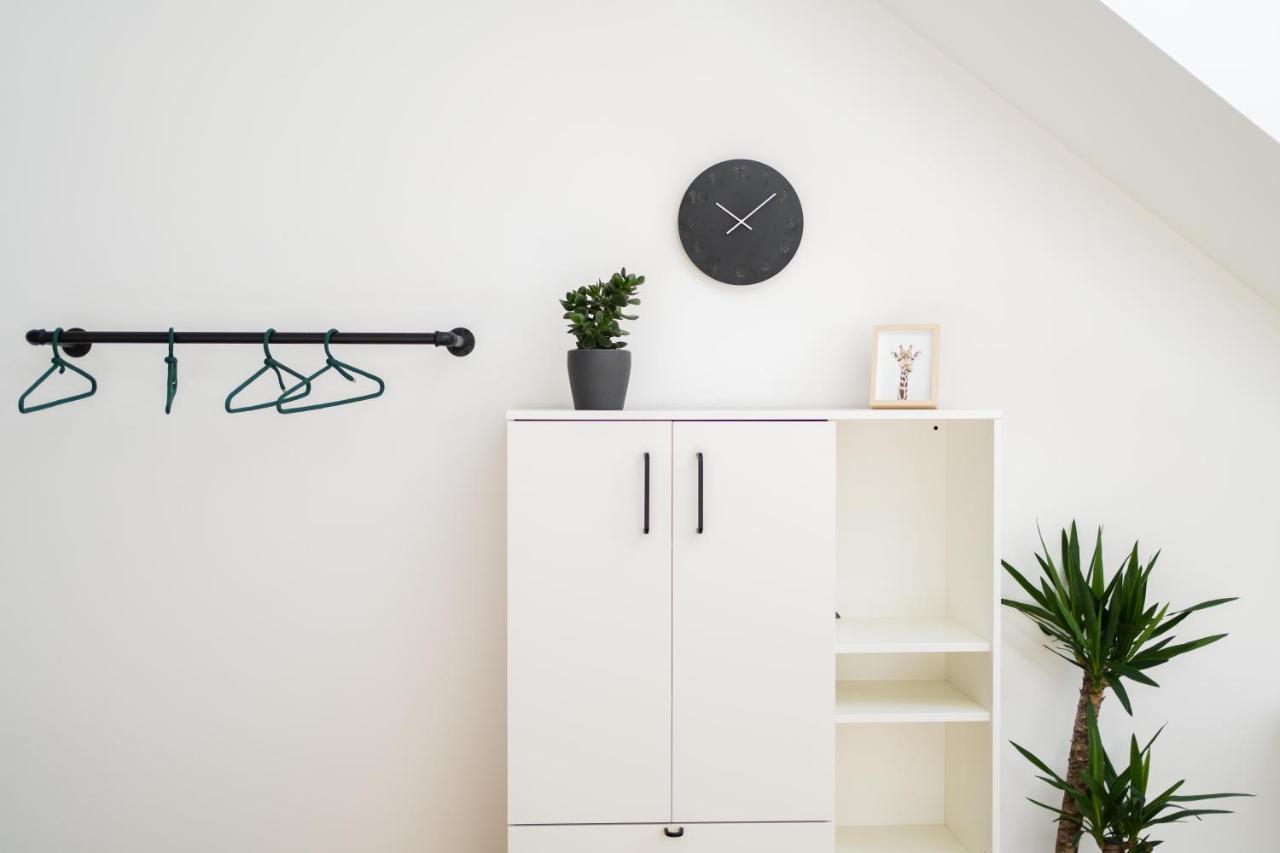 Myflat - Bright Near Station Apartment Vienna