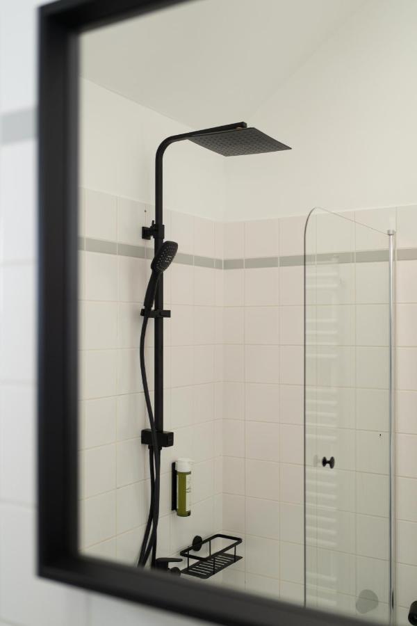 Myflat - Bright Near Station Apartment Vienna