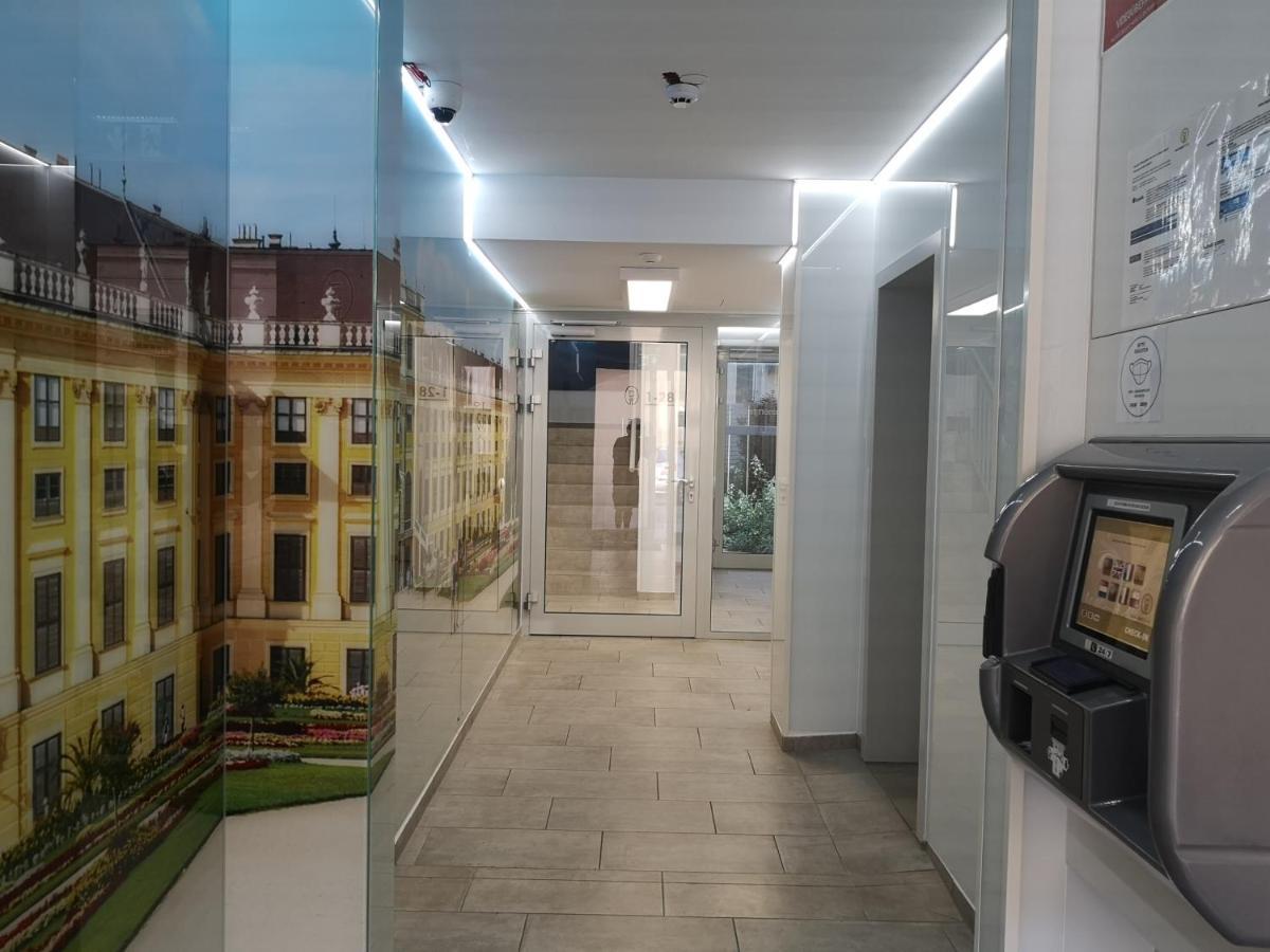 Smart Nano Living - Hauptbahnhof - Self Check-in 4*