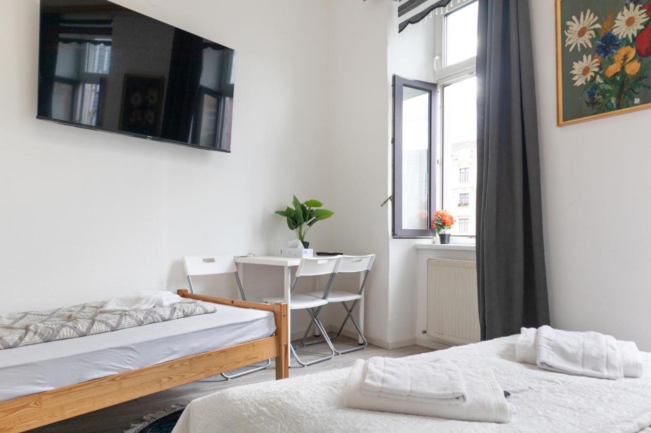 Apartment Pleasant 1br Aprt. Near The Danube & Millenium T. *