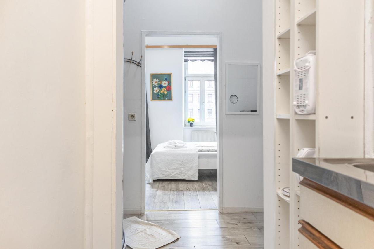 Apartment Pleasant 1br Aprt. Near The Danube & Millenium T. *