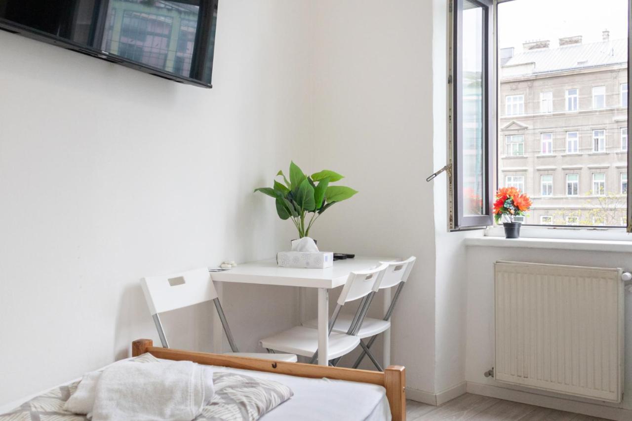 Apartment Pleasant 1br Aprt. Near The Danube & Millenium T. Vienna