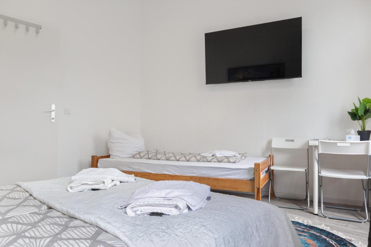 Apartment Pleasant 1br Aprt. Near The Danube & Millenium T. *