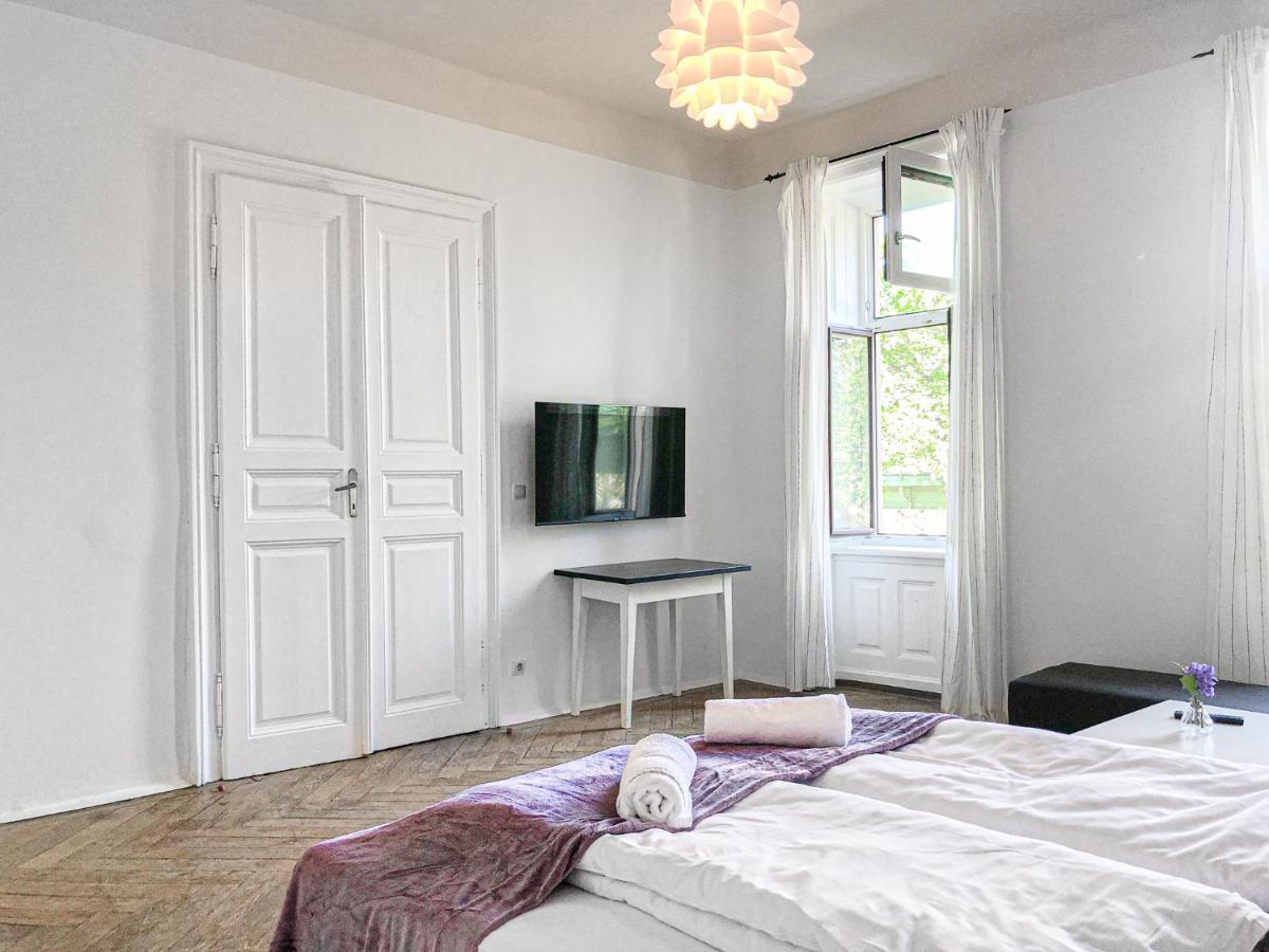 Vibrant 3br Near Akh Hospital - Perfect For Groups