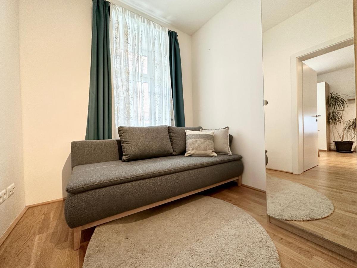 Apartment Book-a-room Panda-apartments *