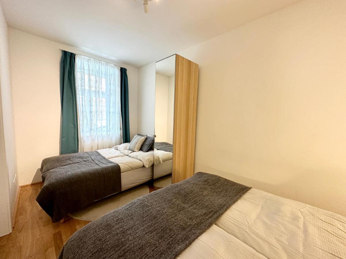 Book-a-room Panda-apartments Apartment