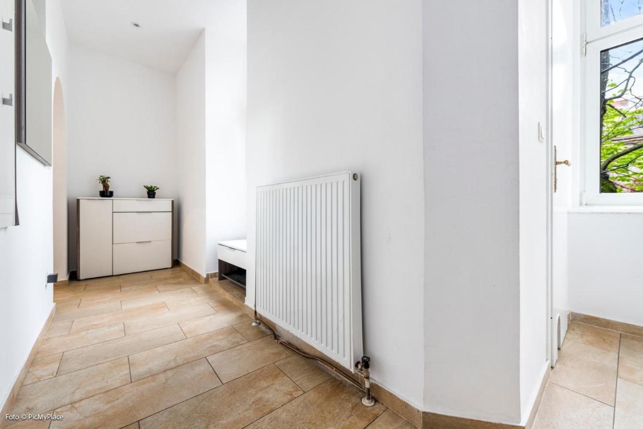 Nice Central City Room Albergue *