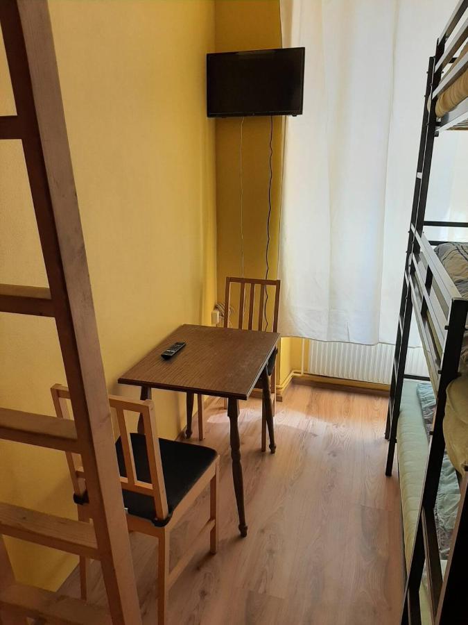 Relaxrooms Hernals Homestay *