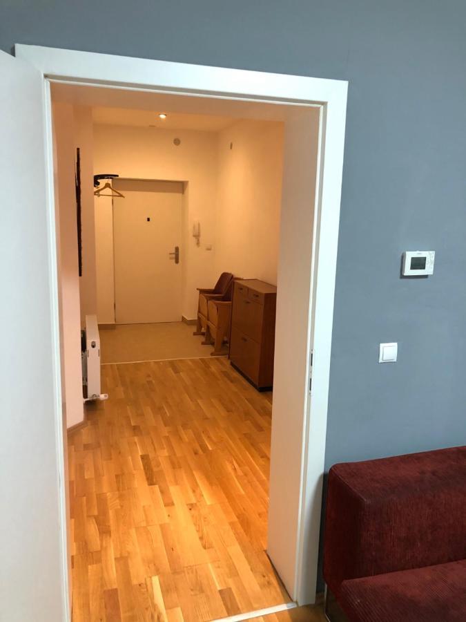 Grosse 4 Zimmer Wohnung. Schonbrunn-nahe! * Vienna