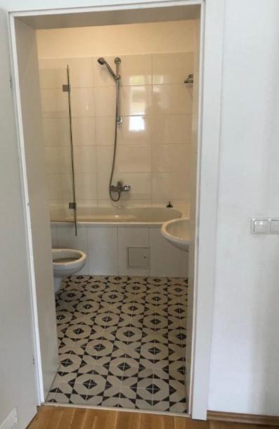 Grosse 4 Zimmer Wohnung. Schonbrunn-nahe! Appartamento Vienna