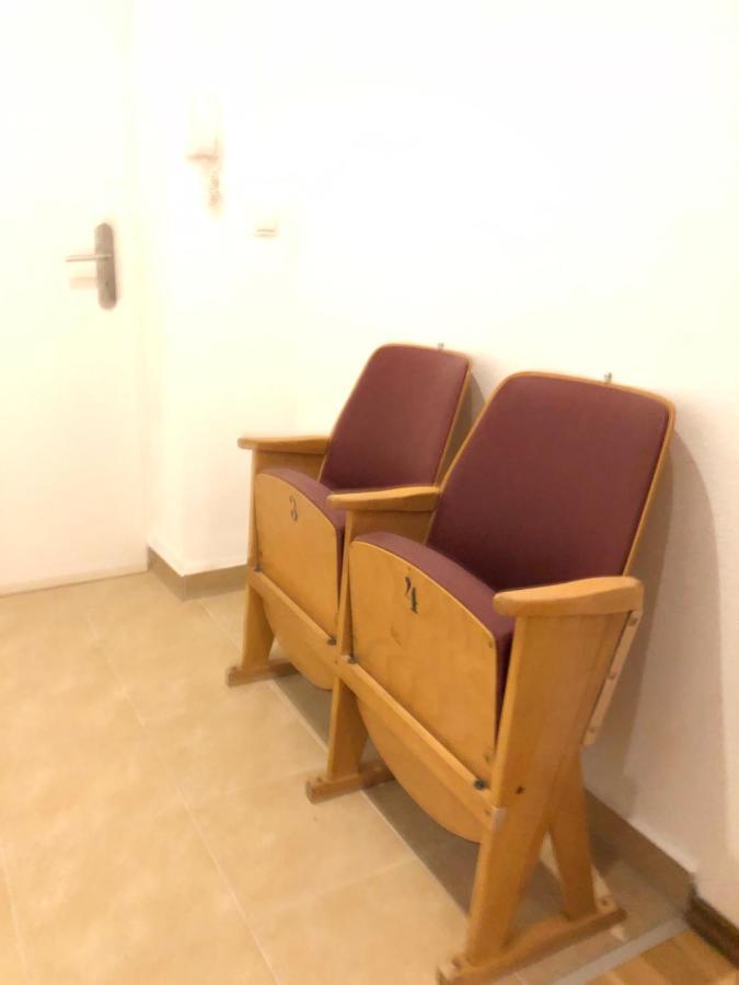Grosse 4 Zimmer Wohnung. Schonbrunn-nahe! Appartamento