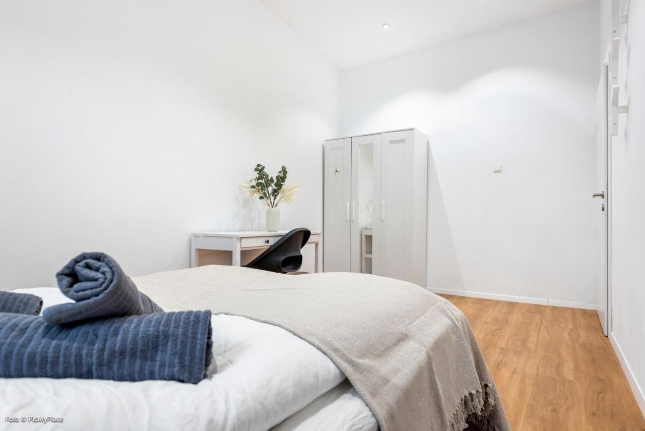 Albergue Nice Central City Room