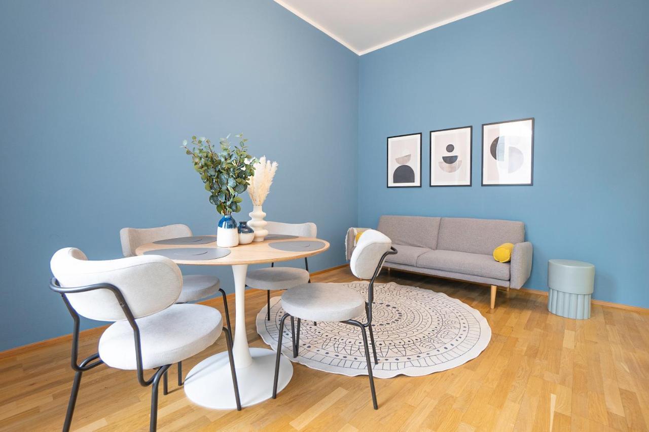 Apartment Bright Stylish With A Balcony In A Location *