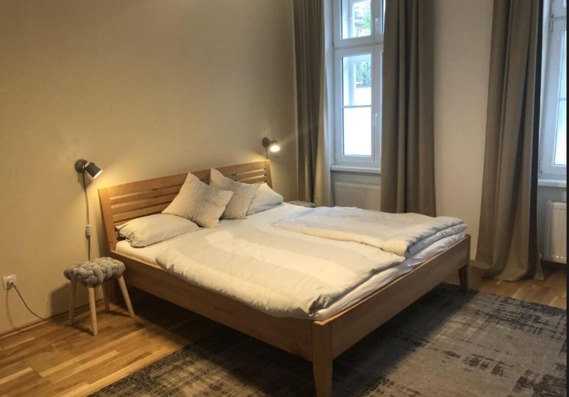 Grosse 4 Zimmer Wohnung. Schonbrunn-nahe!