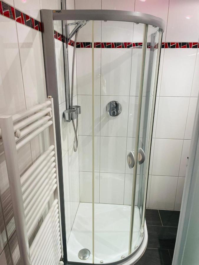 Super Deluxe - Near U6, U3 In Center Apartment
