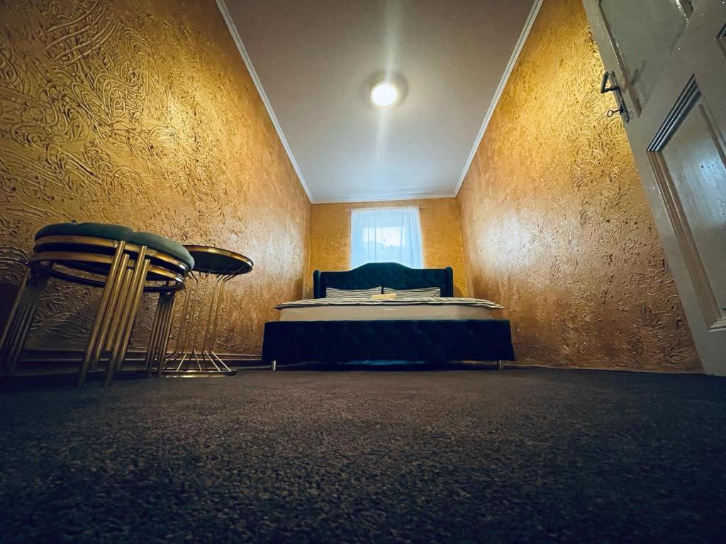 Apartment Gold