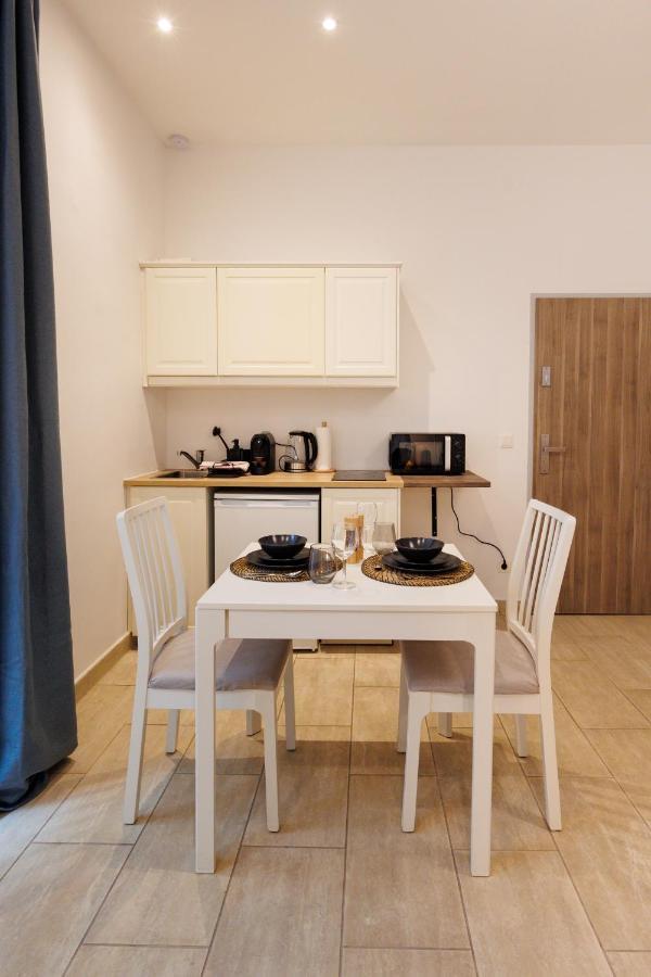 Cozy Market-square Retreat Located In The Heart Of The 10th District Appartamento