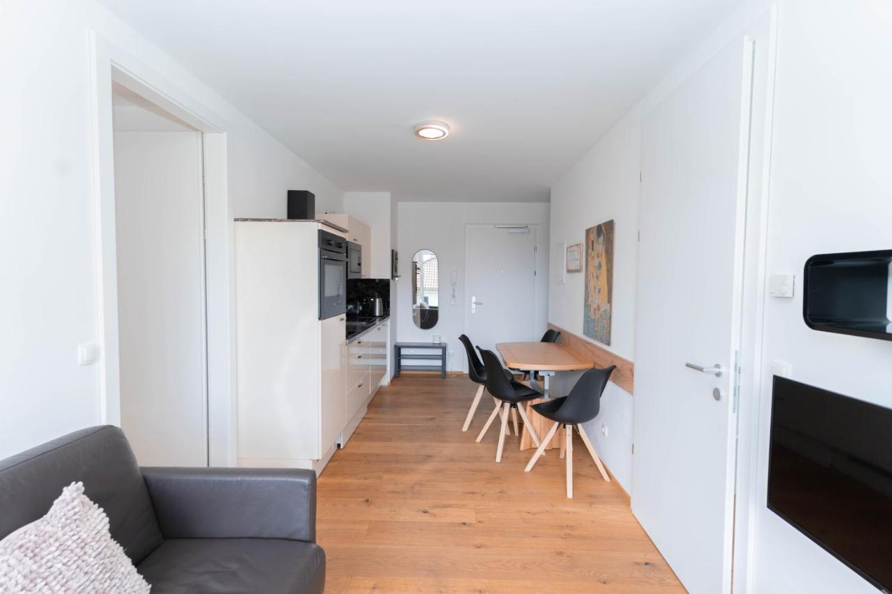 Apartment Modern With Private Balcony Near City Center