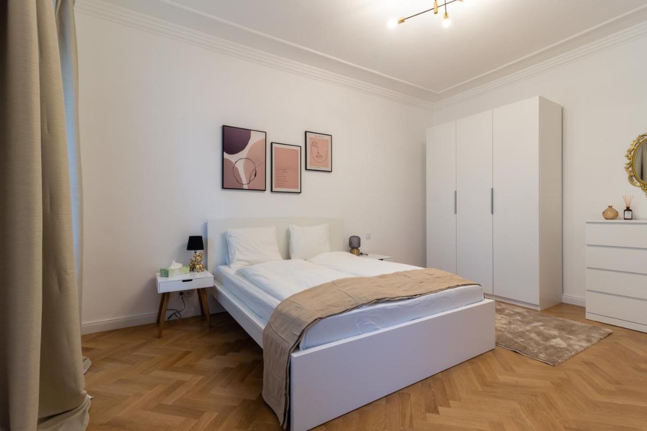 Viennese Apartment *
