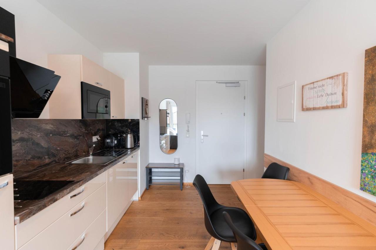 Modern With Private Balcony Near City Center Apartment *