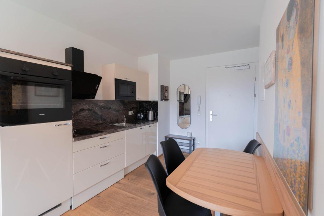 Modern With Private Balcony Near City Center *