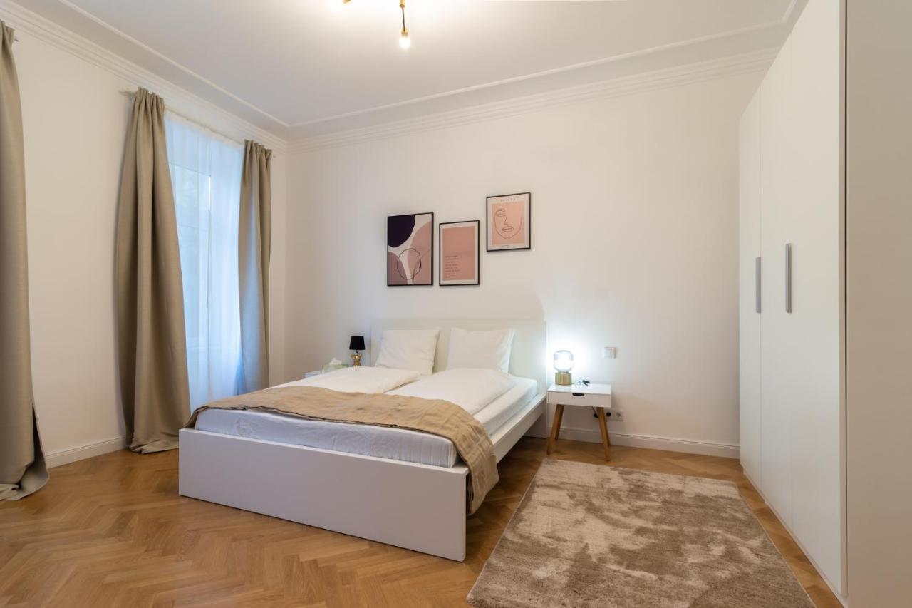 Viennese Apartment *
