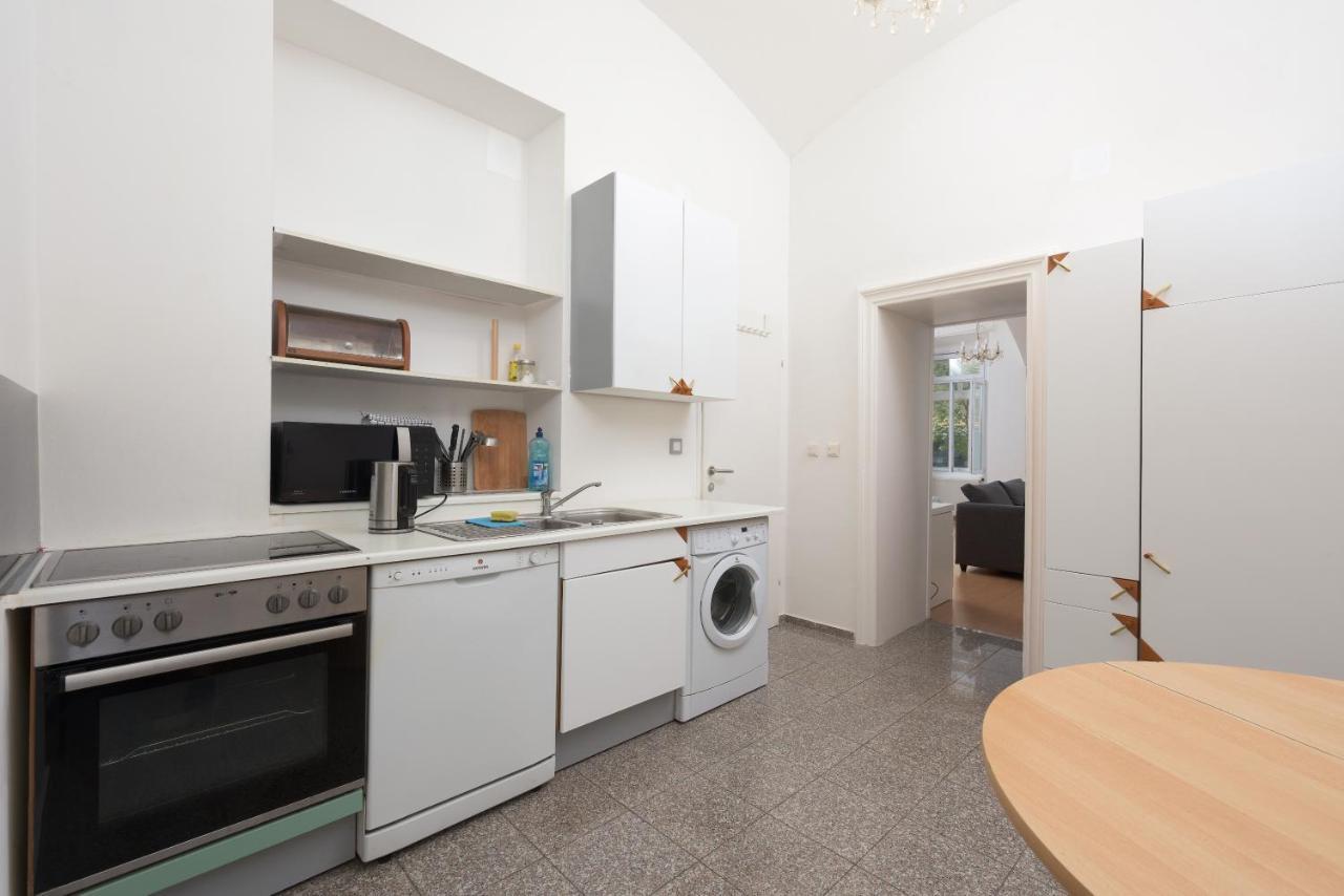 Spacious Apt In Perfect Location For Family