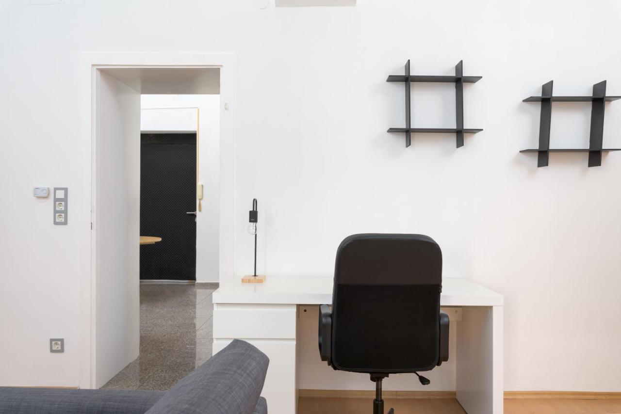 Spacious Apt In Perfect Location For Family Apartment