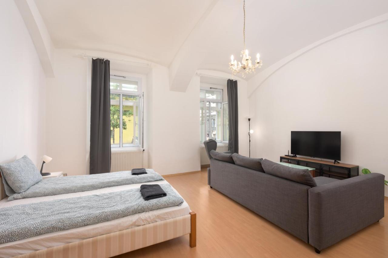 Spacious Apt In Perfect Location For Family