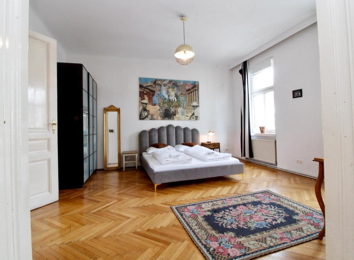 Bright Elegant Flat In Center Apartment