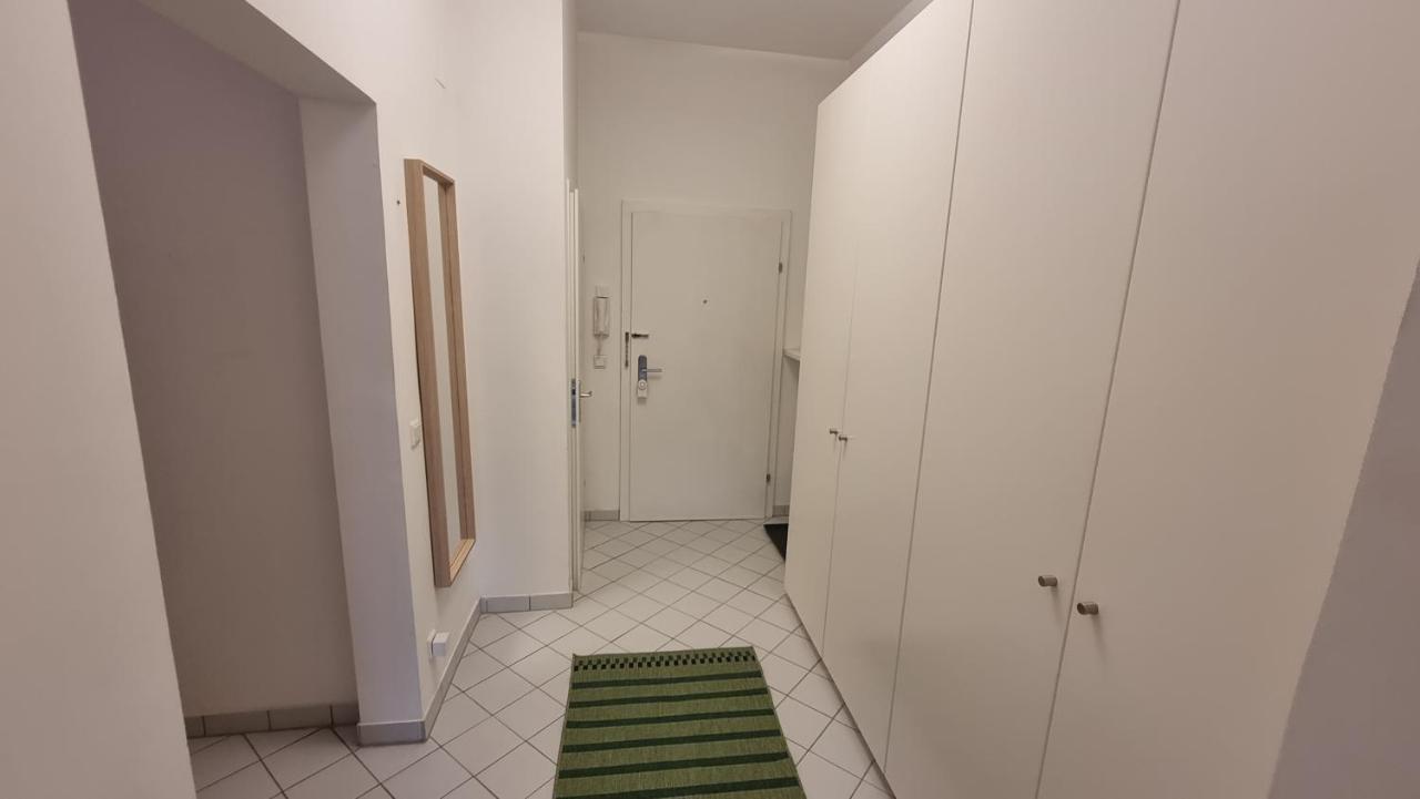 Sunny Next To Metro 1br Apartment Vienna