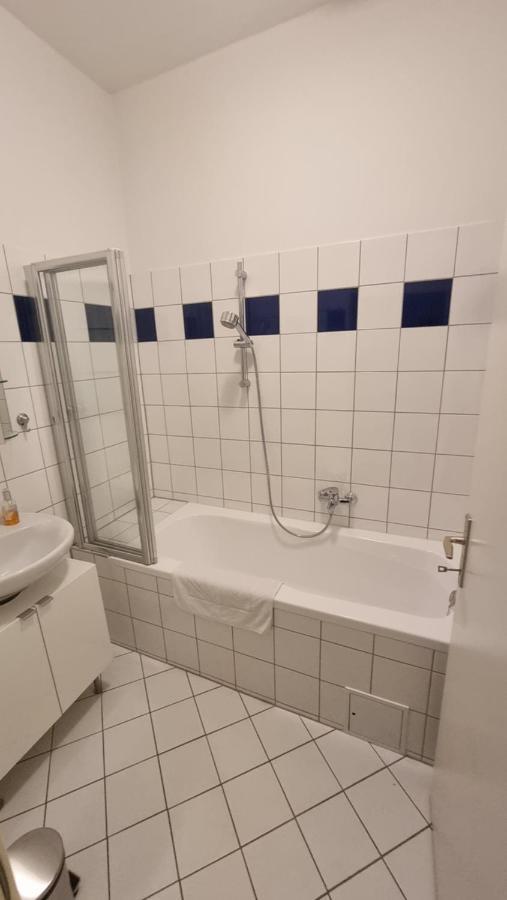 Apartment Sunny Next To Metro 1br *