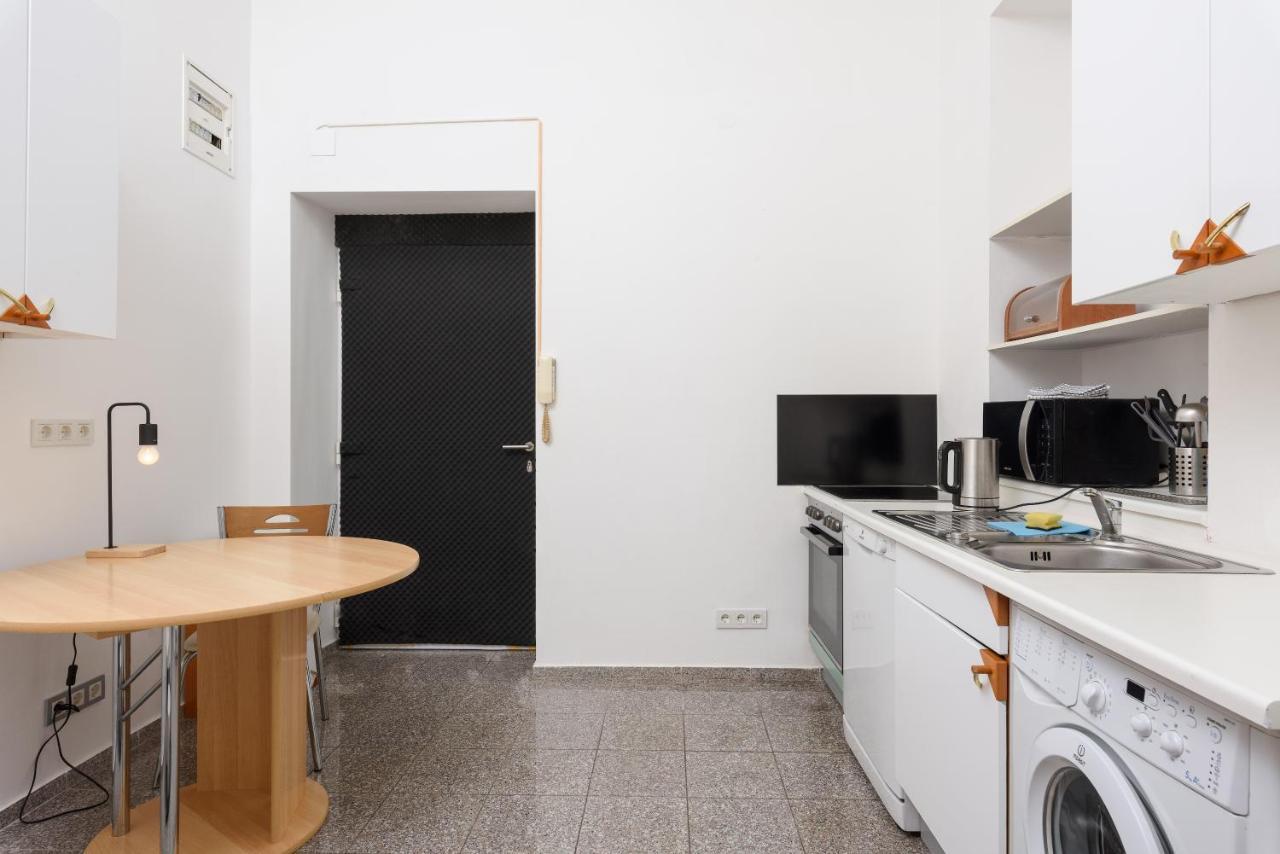 Spacious Apt In Perfect Location For Family Apartment