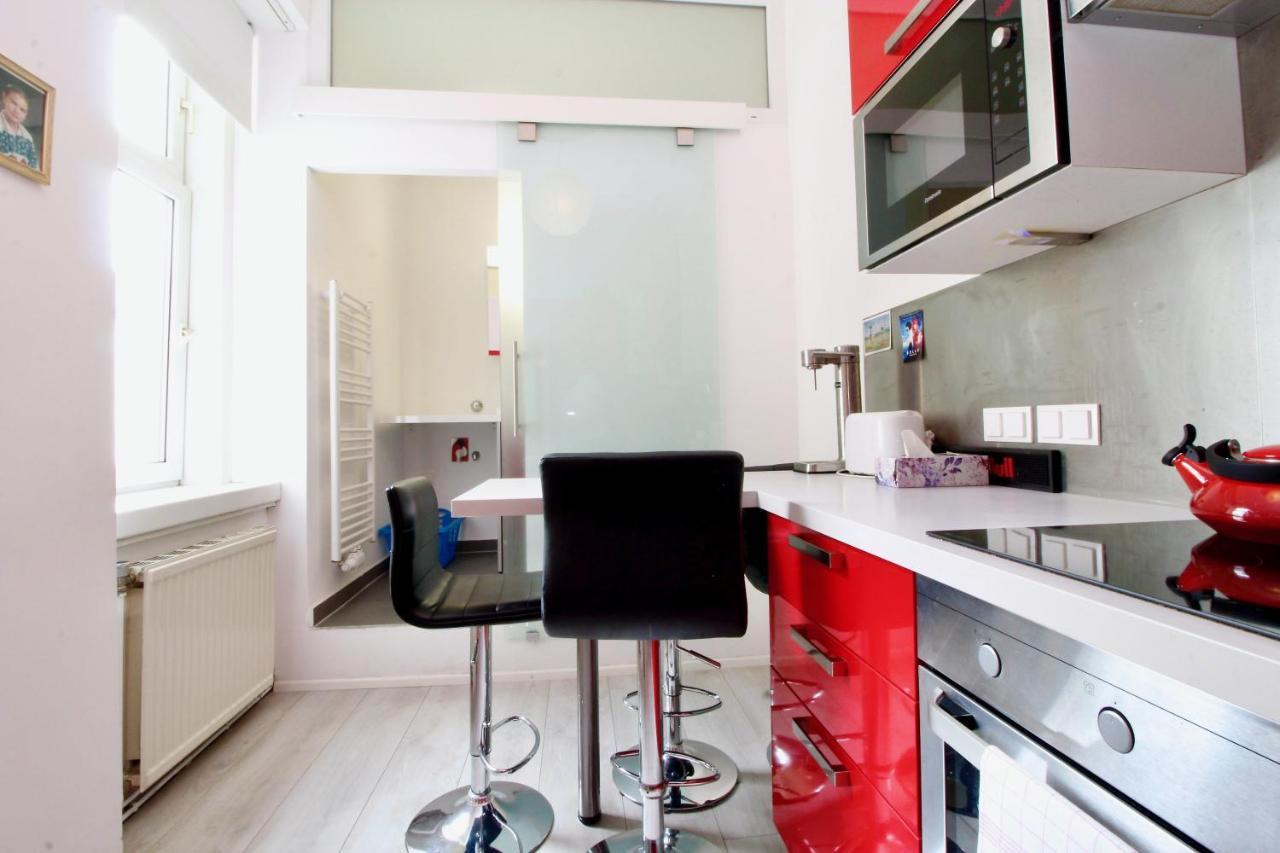 Bright Elegant Flat In Center Vienna