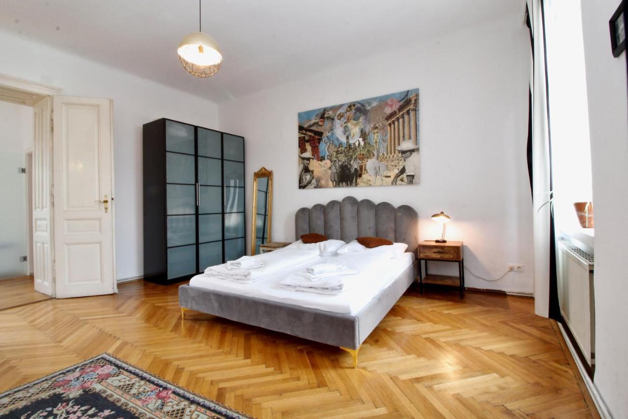 Bright Elegant Flat In Center Apartment *