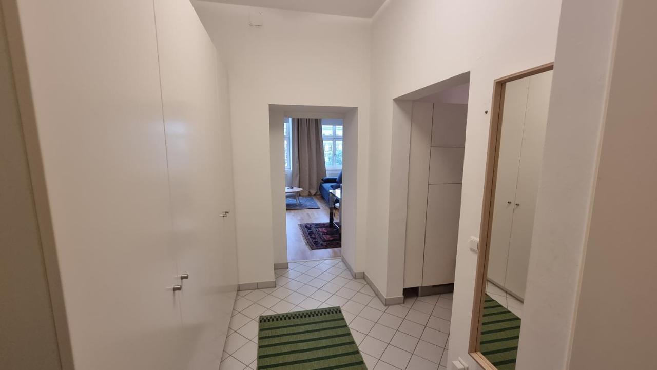 Apartment Sunny Next To Metro 1br