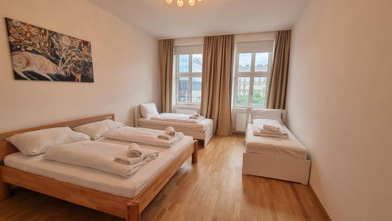Apartment Sunny Next To Metro 1br *