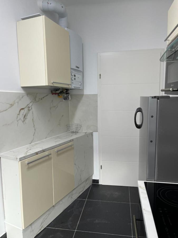 Apartment A&a Living - Best Location In !!!