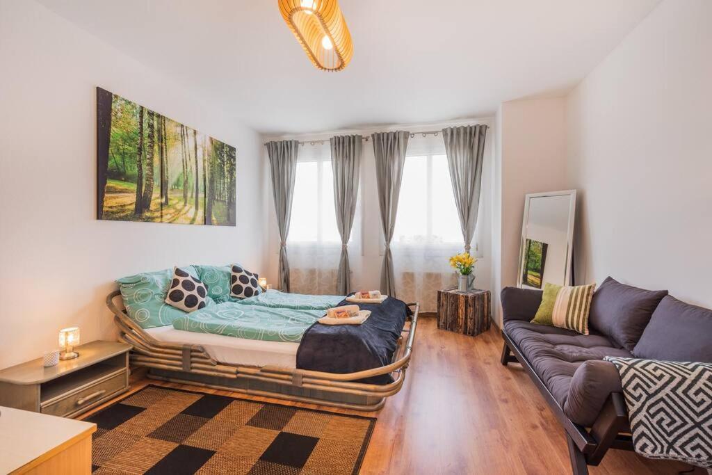 Location, Near Schoenbrunn, 2 Min To U4 Laengenfeldgasse