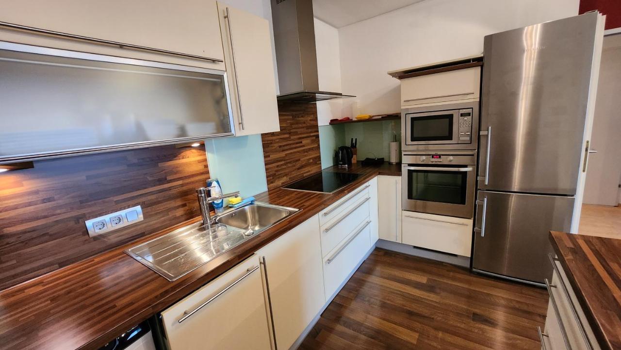Wonderful For 4 On The Danube River, Next To Vic & Austria Center Apartment