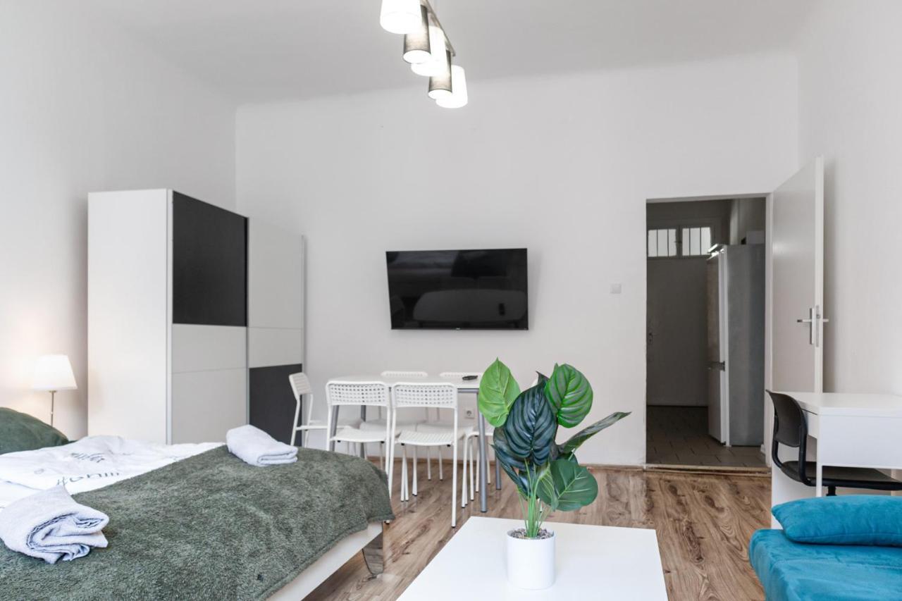 Apartment Affordable 2br Apt- Connected To The Whole