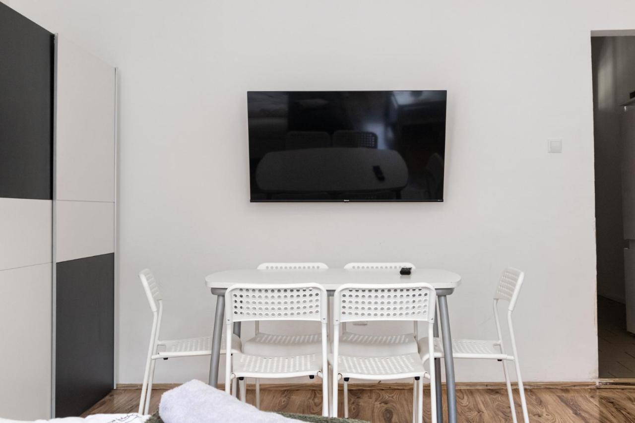 Affordable 2br Apt- Connected To The Whole Apartment
