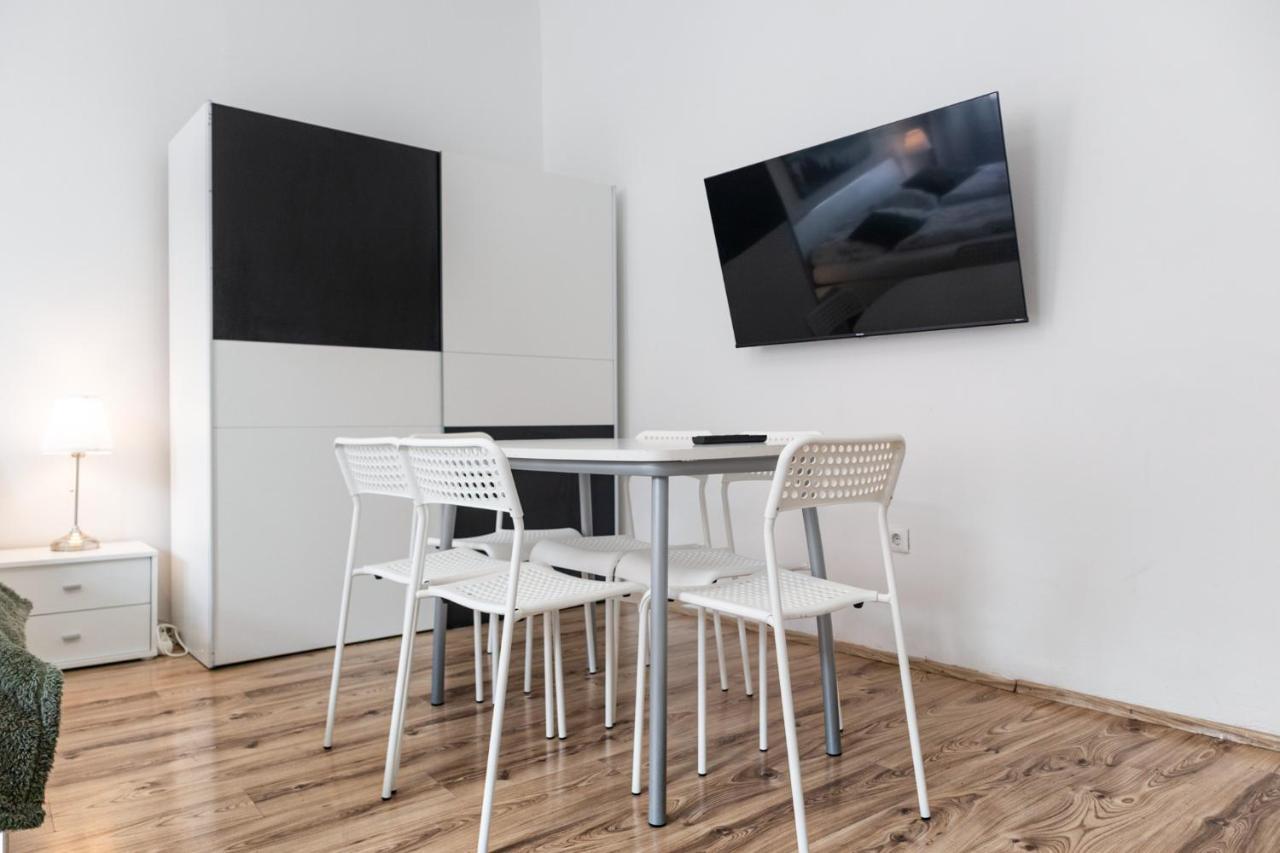 Affordable 2br Apt- Connected To The Whole *