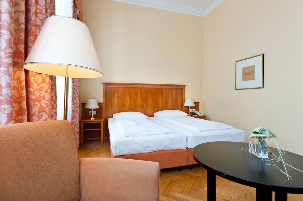 Johann Strauss 4* Vienna