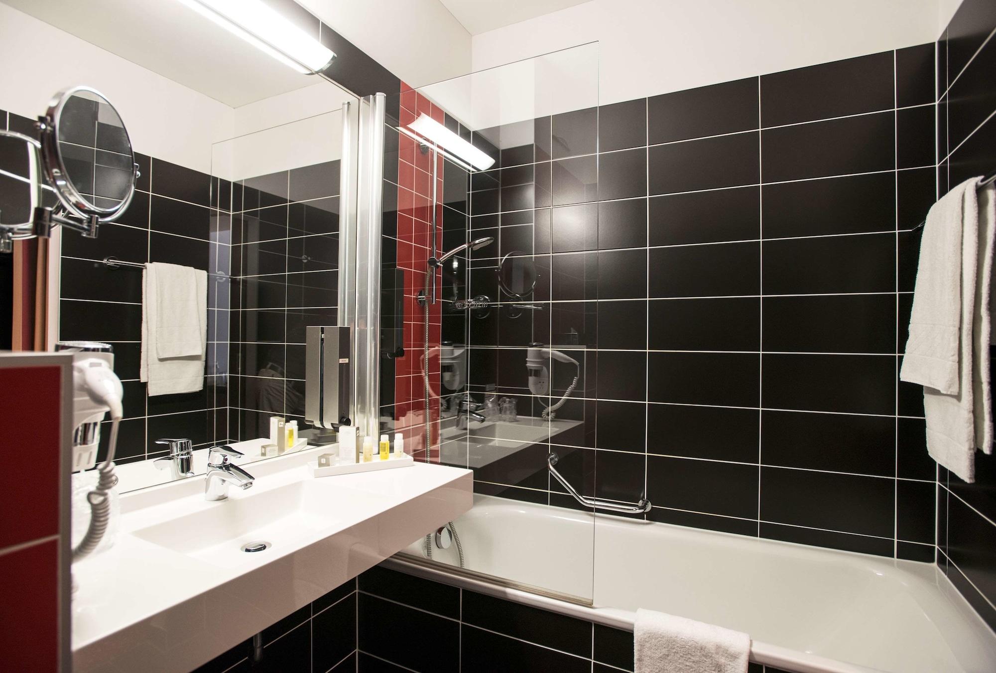 Hotel Western Amedia 4*