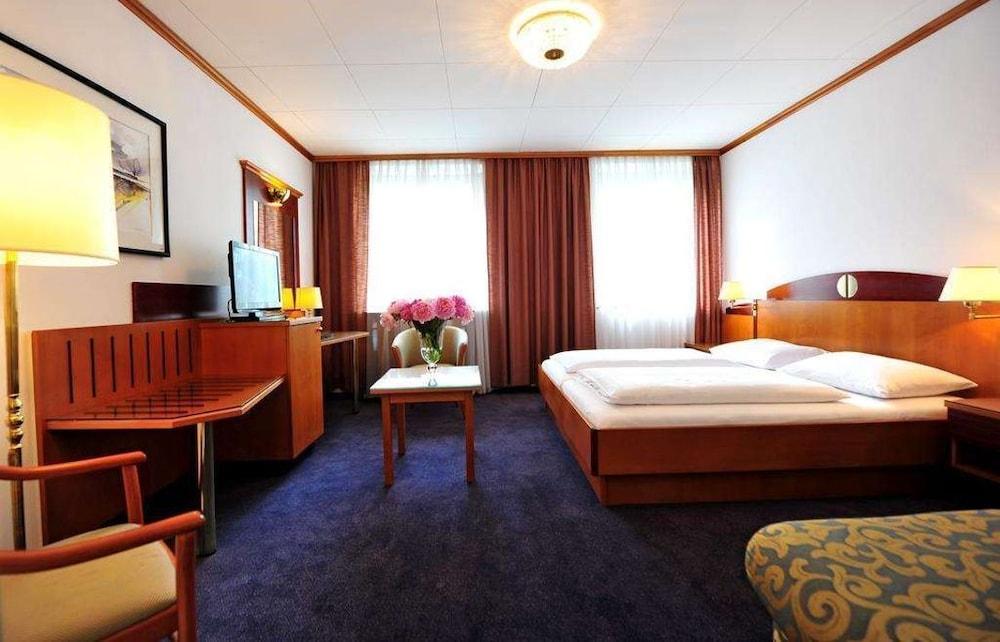 Hotel The Weekend 4*
